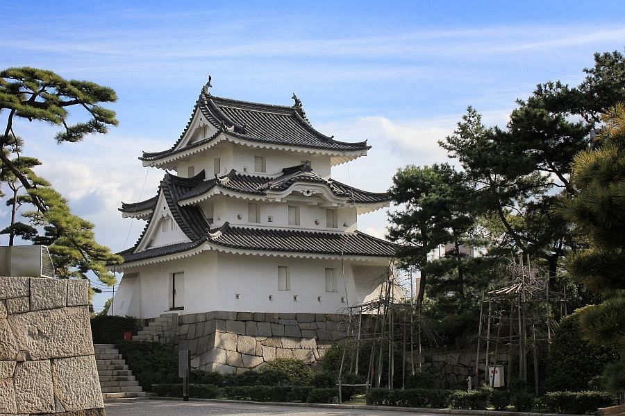Takamatsu Castle large watchtower and walls
