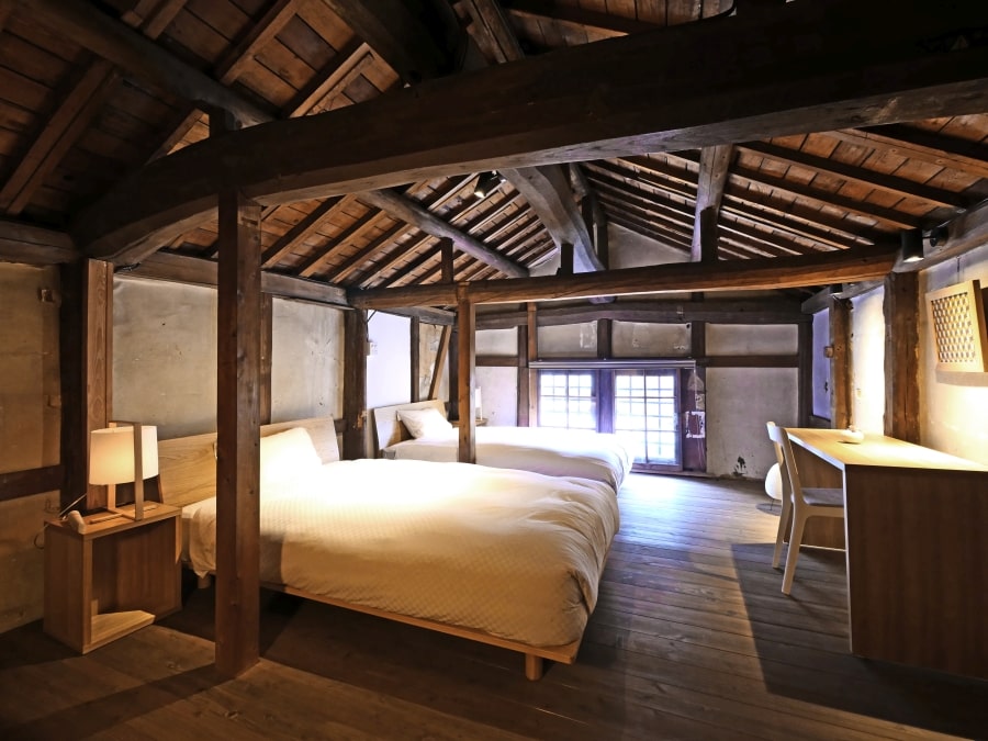 Takehara Nipponia room with beams
