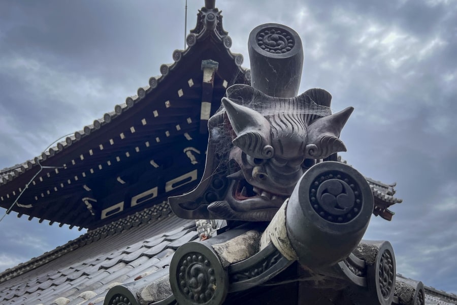 Takehara Saihoji Fumeikaku Temple roof min