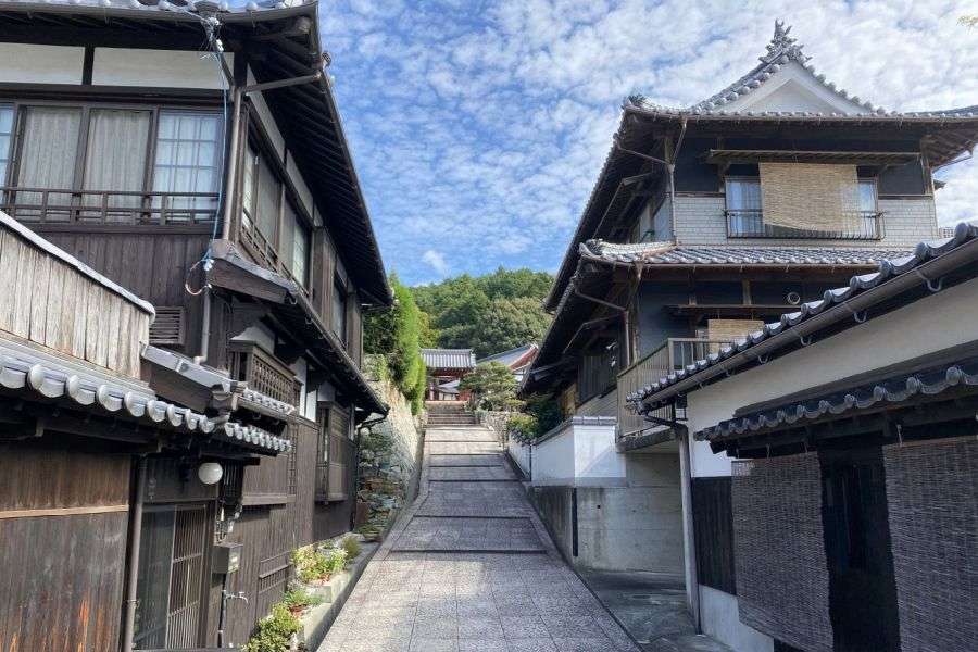 Unomachi temple gate