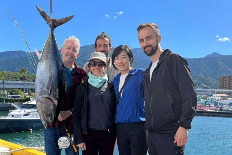 Uwajima Tuna commemorative photo