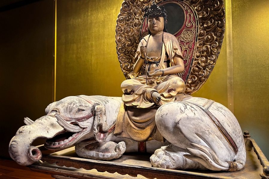 Yamaguchi Gensai ji Temple elephant and Buddha