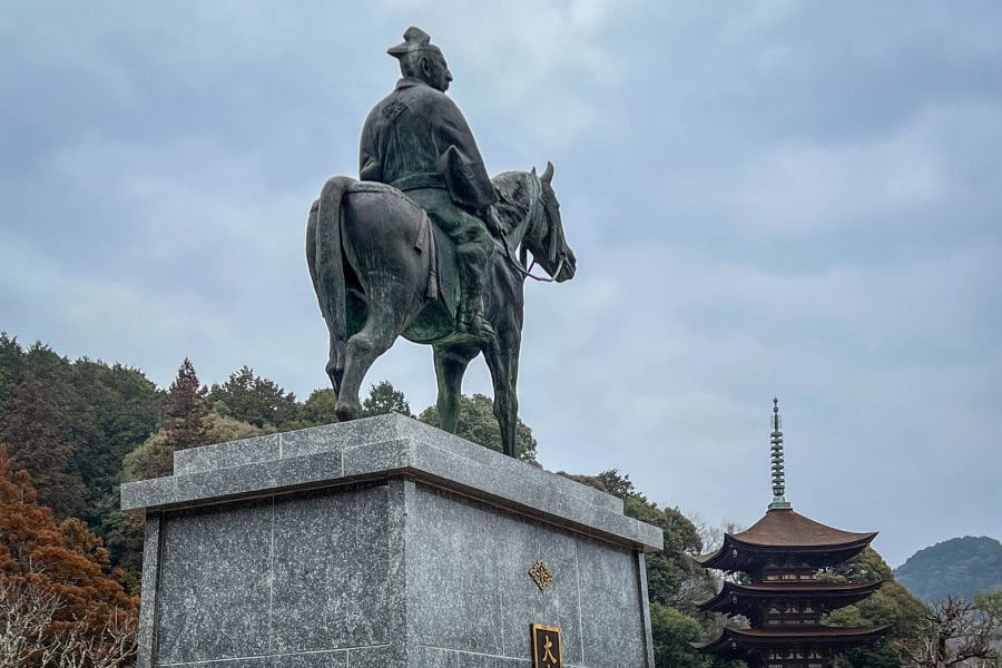 Yamaguchi Ouchi horseback statue