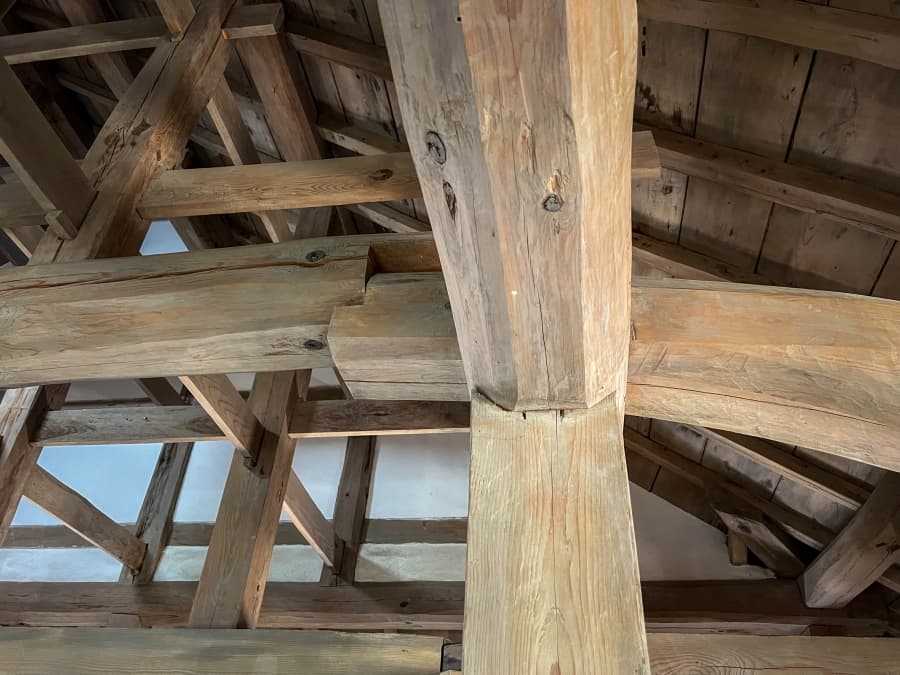 Bicchu-Matsuyama-Castle-beams-min