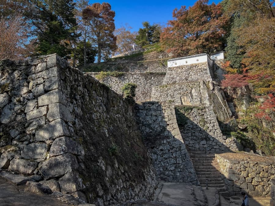 Bicchu-Matsuyama-Castle-walls-min