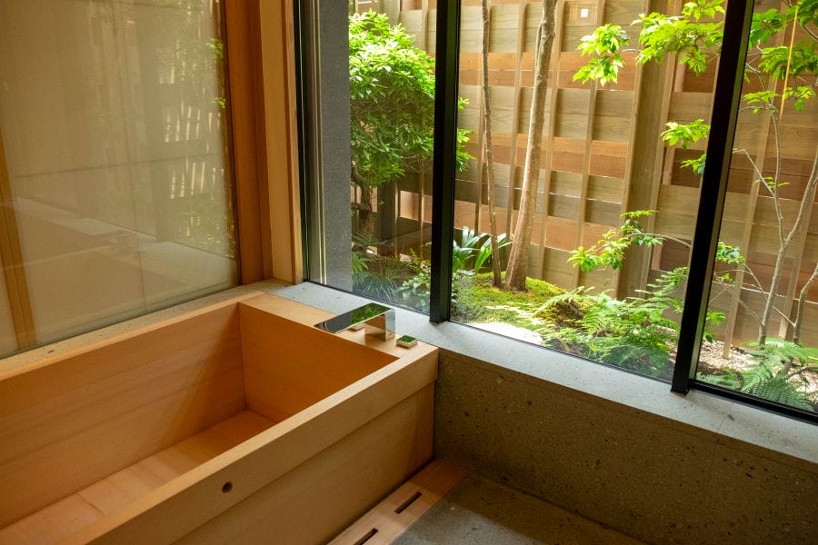 Ikuchijima Azusa bath