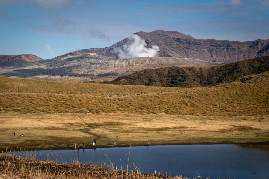 Kumamoto-Mt.-Aso-Kusasenri-and-smoke