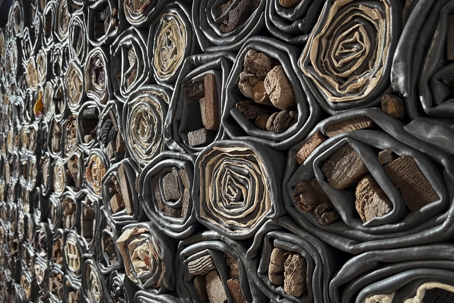 Naoshima-Benesse-House-Museum-rubbish-in-lead-min