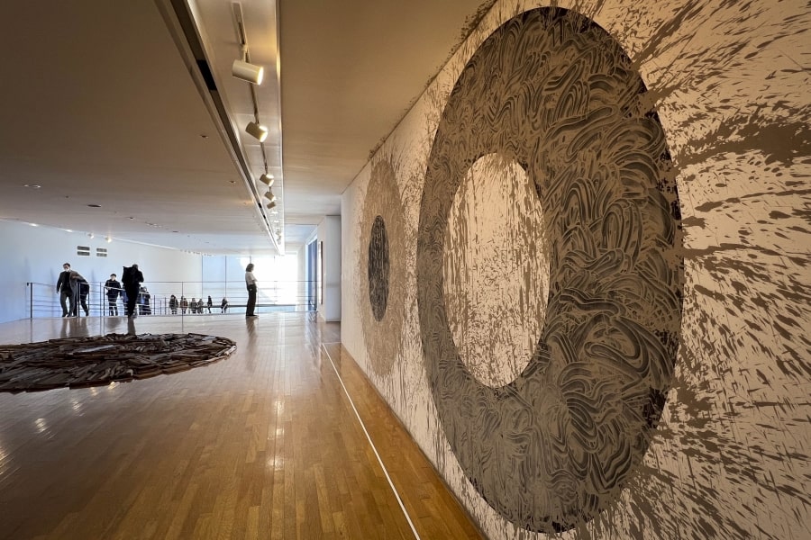 Naoshima-Benesse-House-Museum-various-circles-min