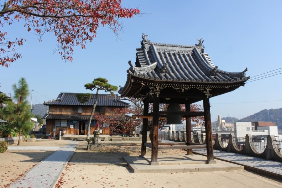 Onomichi-temple-belfry-min