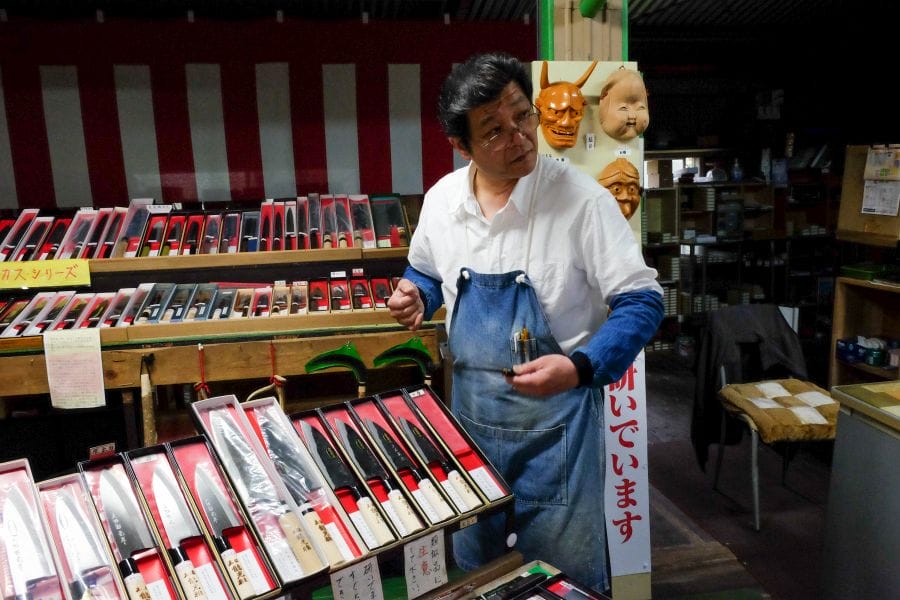 Ryugado cave knife shop