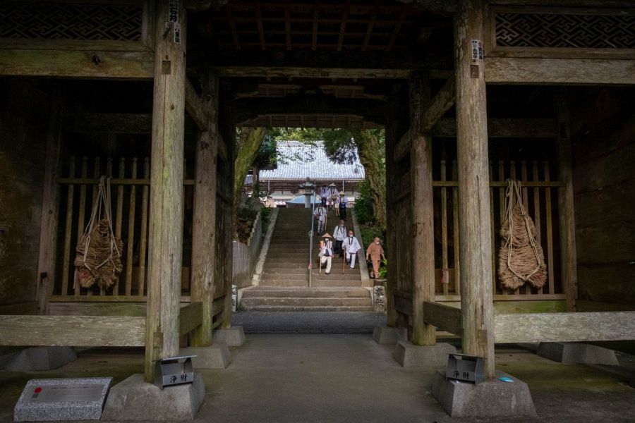 T26 Kongocho ji Temple giant straw sandals