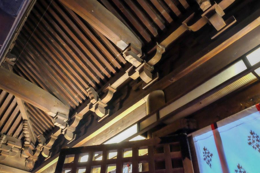 T31 Chikurin ji Temple main hall roof detail