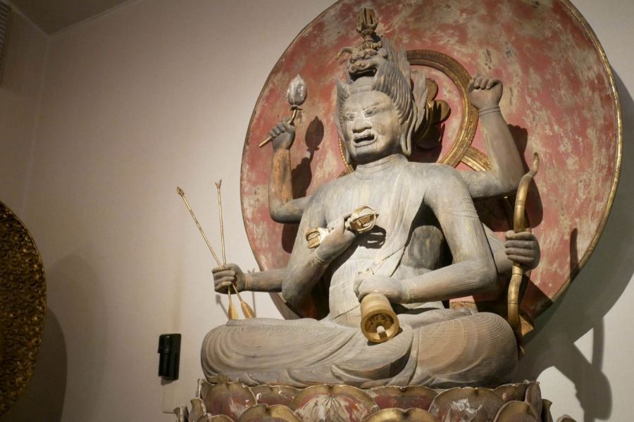 T31 Chikurin ji Temple six armed deity statue