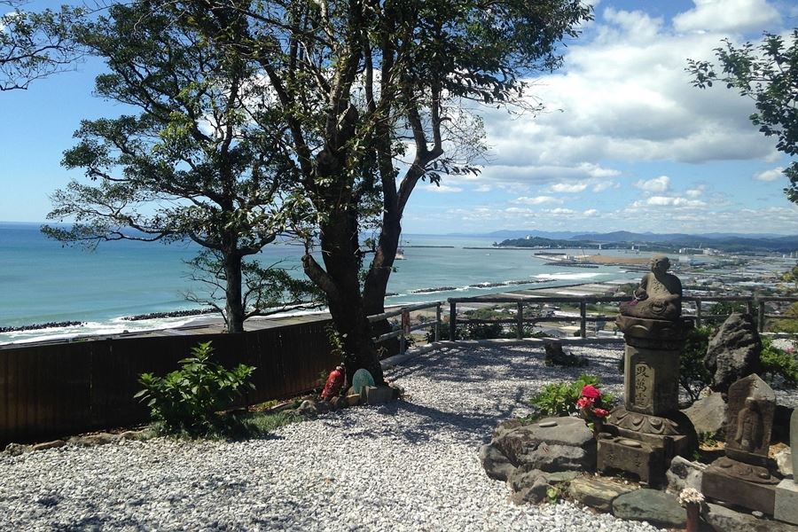 T32 Zenjibu ji Temple sea view