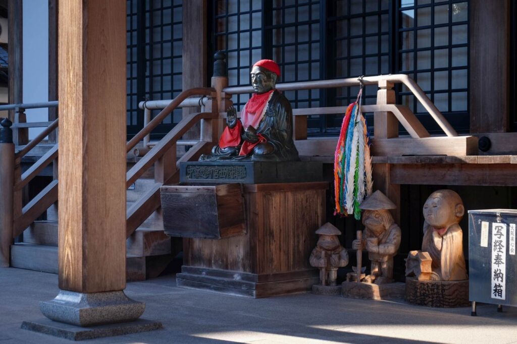 T33 Sekkei ji Temple Binzuru statue