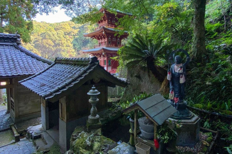 T36 Shoryu-ji Temple pagoda and jizo