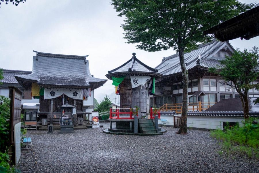 T37 Iwamoto ji Temple general view