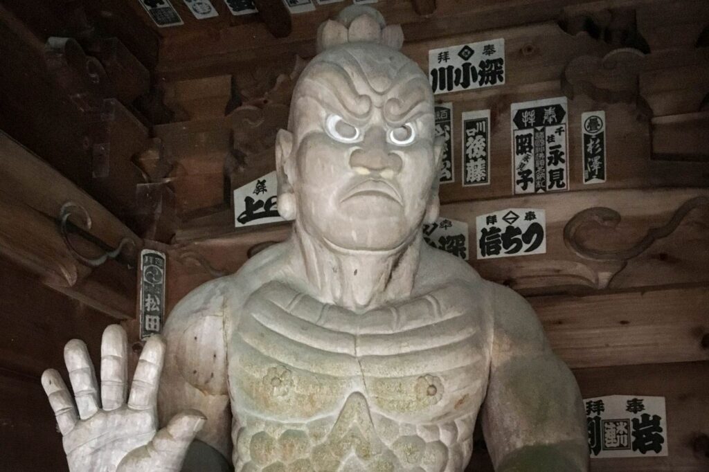 T37 Iwamoto ji Temple guardian left