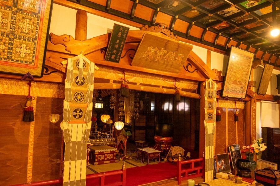 T37 Iwamoto ji Temple interior