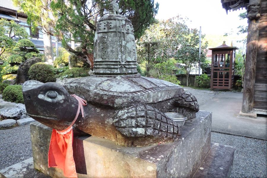 T39 Enko ji Temple turtle and bell
