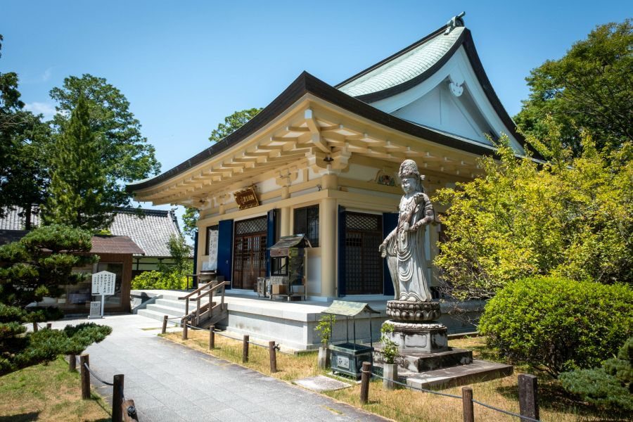 T40 Kanjizai ji Temple main hall