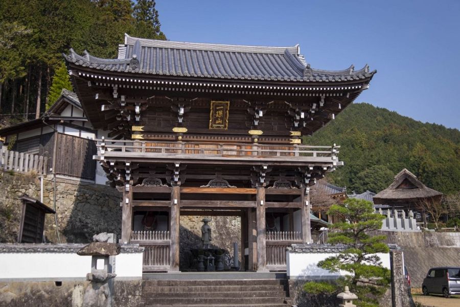 T42 Butsumoku ji Temple gate