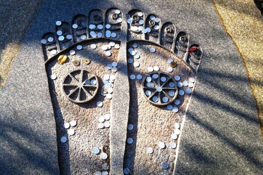 T49 Jodo ji Temple Buddhas feet