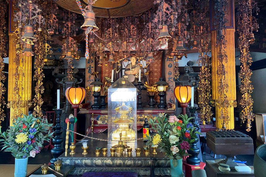 T53 Enmyo ji Temple altar