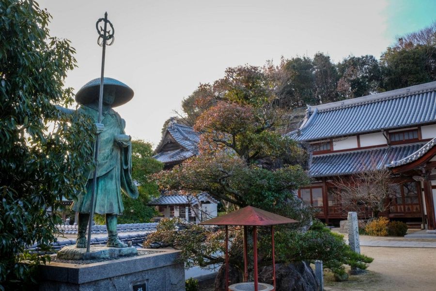 T56 Taisan ji Temple kukai statue