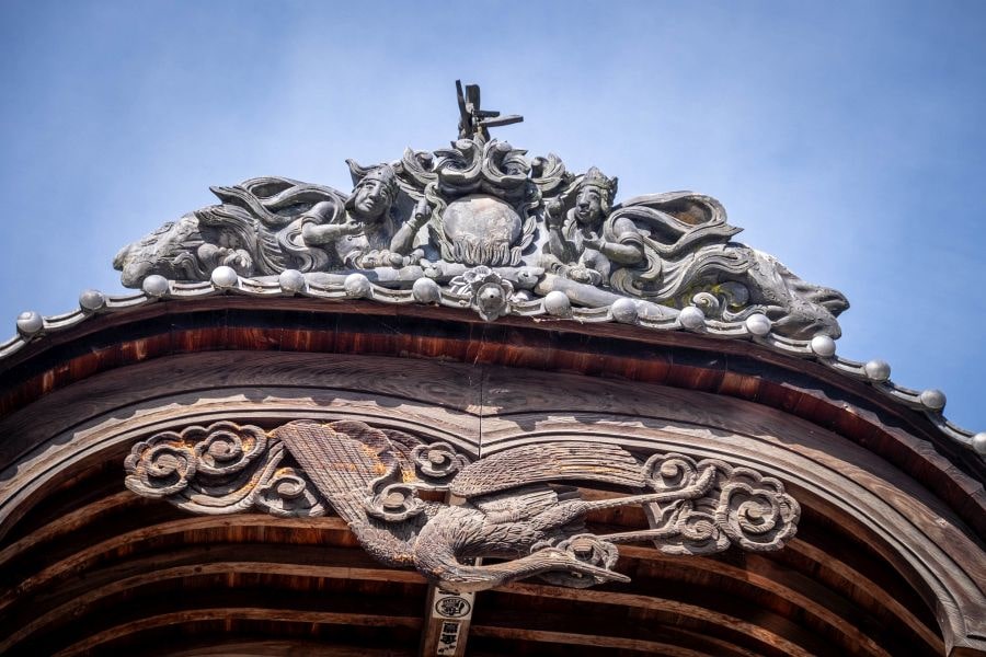 T57 Eifuku ji_Temple wood and tile art