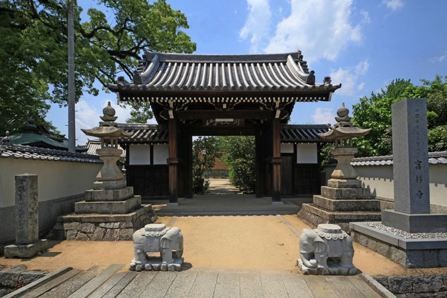 T63 Kichijo ji Temple entrance