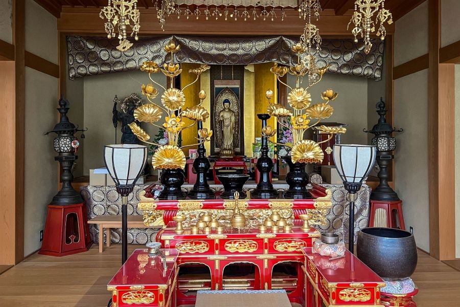 T68 Jinne in Temple deity statue