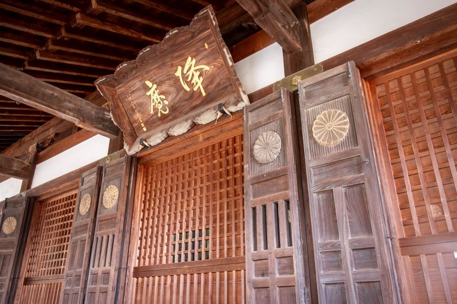 T70 Motoyama ji Temple wooden doors