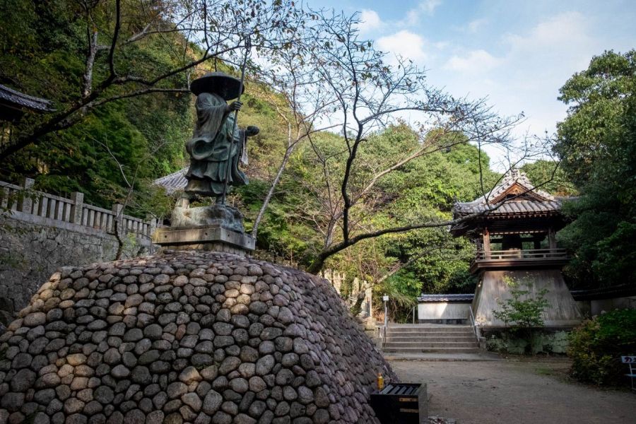 T71 Iyadani ji Temple belfry and Kukai statue