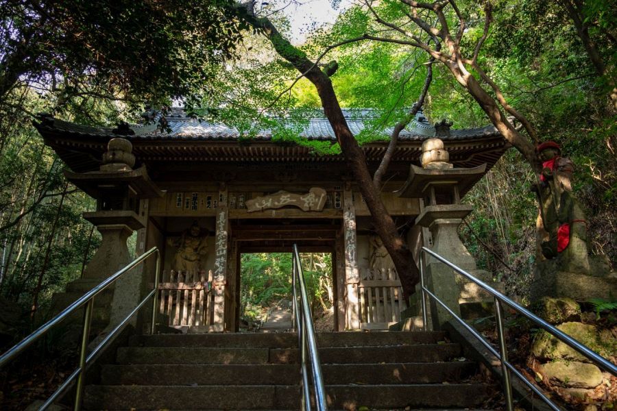 T71 Iyadani ji Temple gate