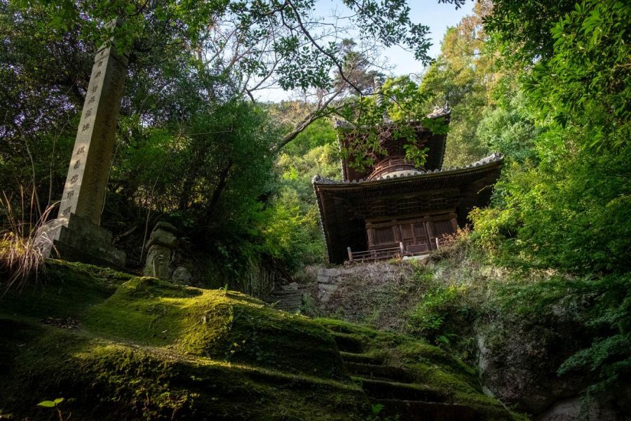 T71 Iyadani ji Temple two storey pagoda