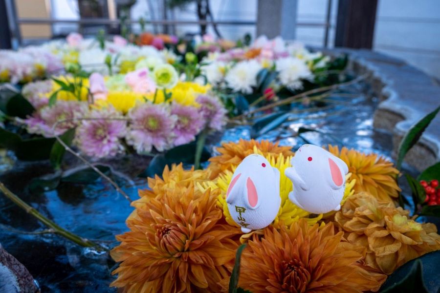 T74 Koyama ji Temple flower decorations