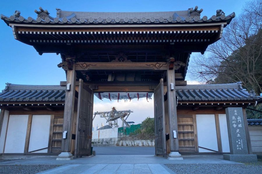 T74 Koyama ji Temple gate looking out