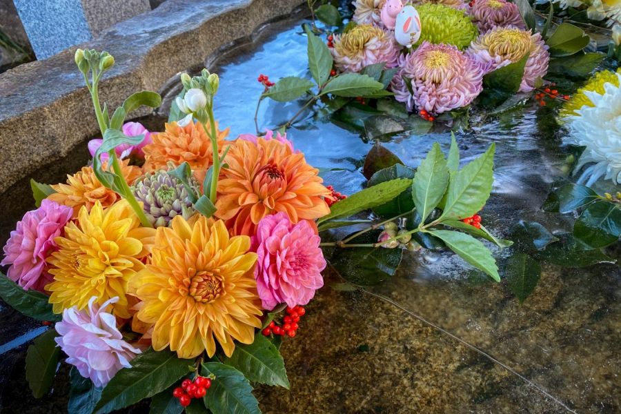 T74 Koyama ji Temple washbasin flowers