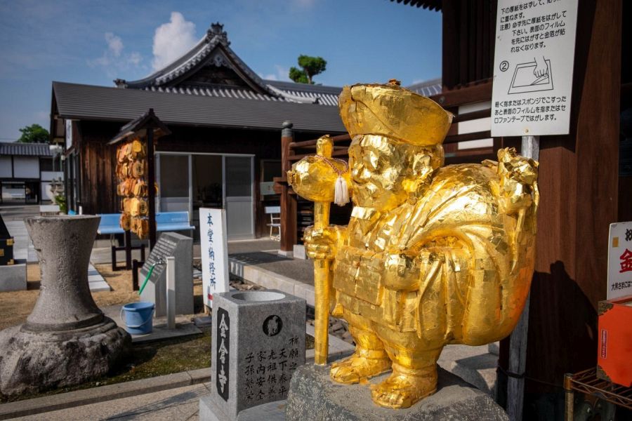 T76 Konzo ji Temple Konzoji golden statue