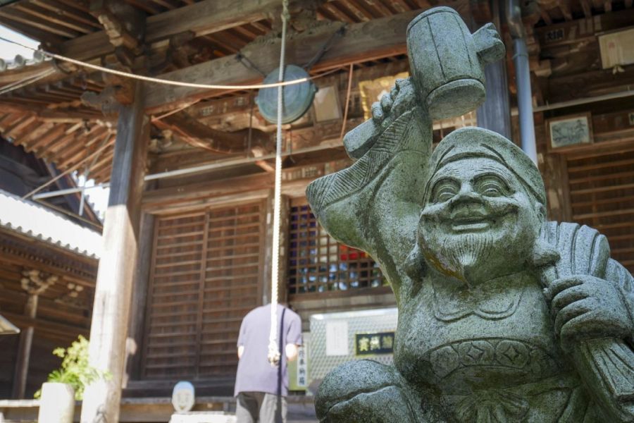T81 Shiromine ji Temple ebisu statue