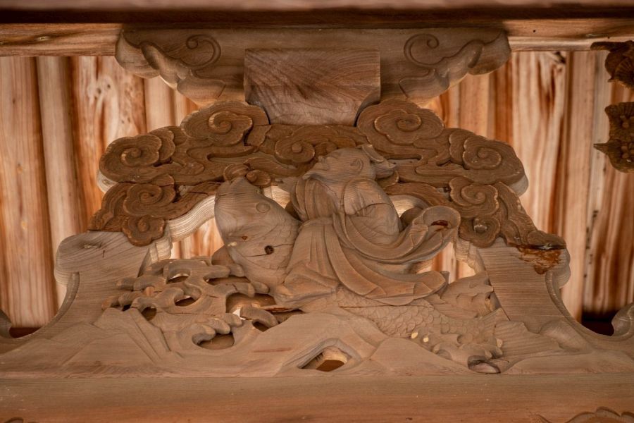 T81 Shiromine ji Temple fish carving