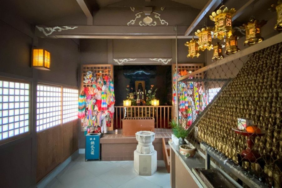 T82 Negoro ji Temple colonnade