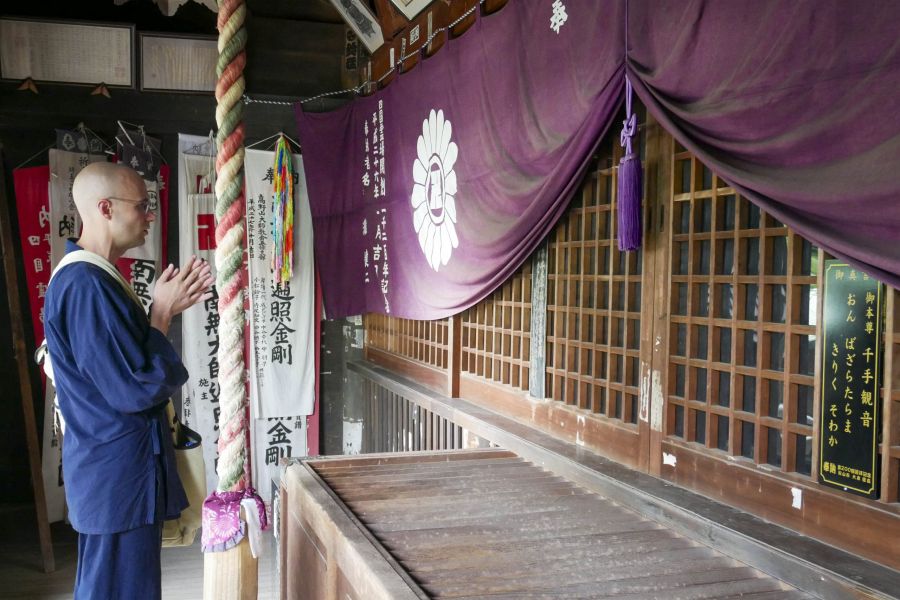 T82 Negoro ji Temple prayer