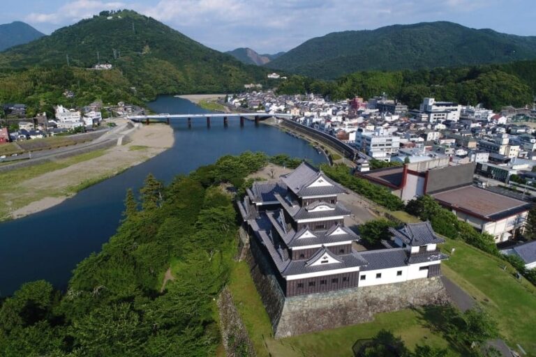 Castle stays Ozu keep