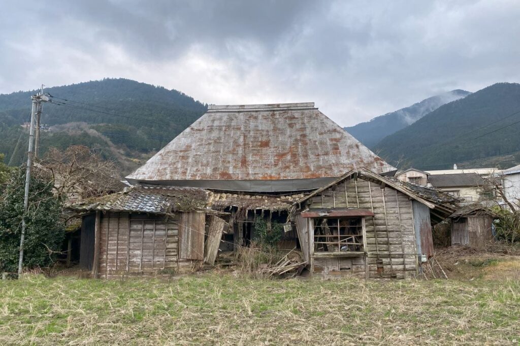 Sustainability in Shikoku abandoned farmhouse