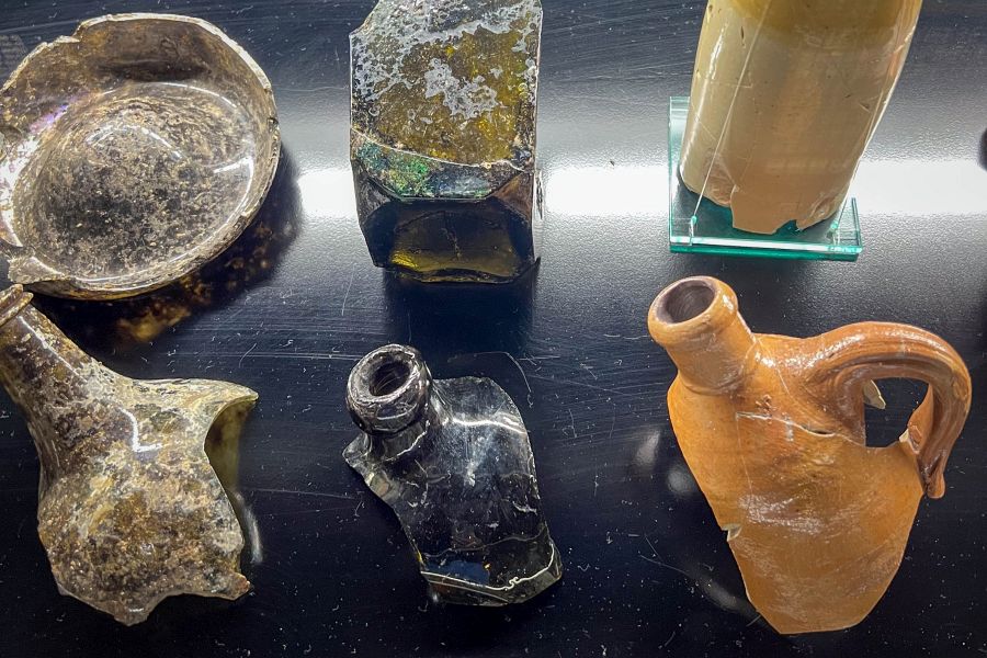 Nagasaki Dejima grog bottle fragments