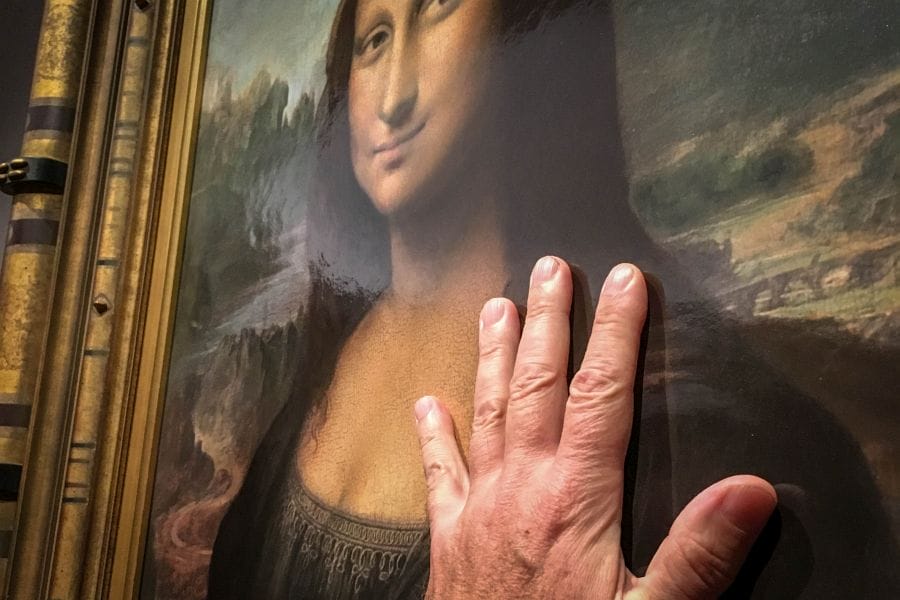 Otsuka Museum of Art hands on Mona Lisa