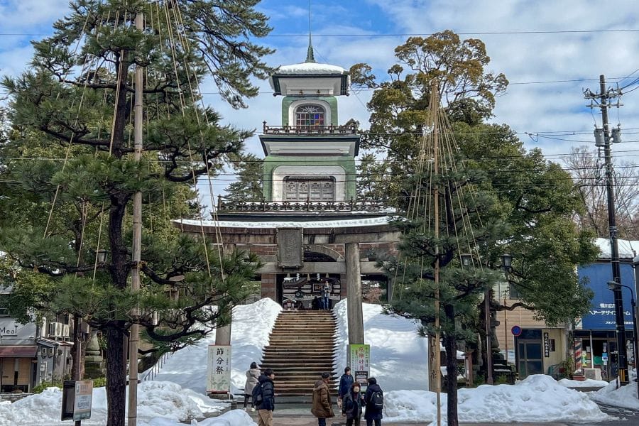 Kanazawa Oyama Shrine Shinmon and torii with snow